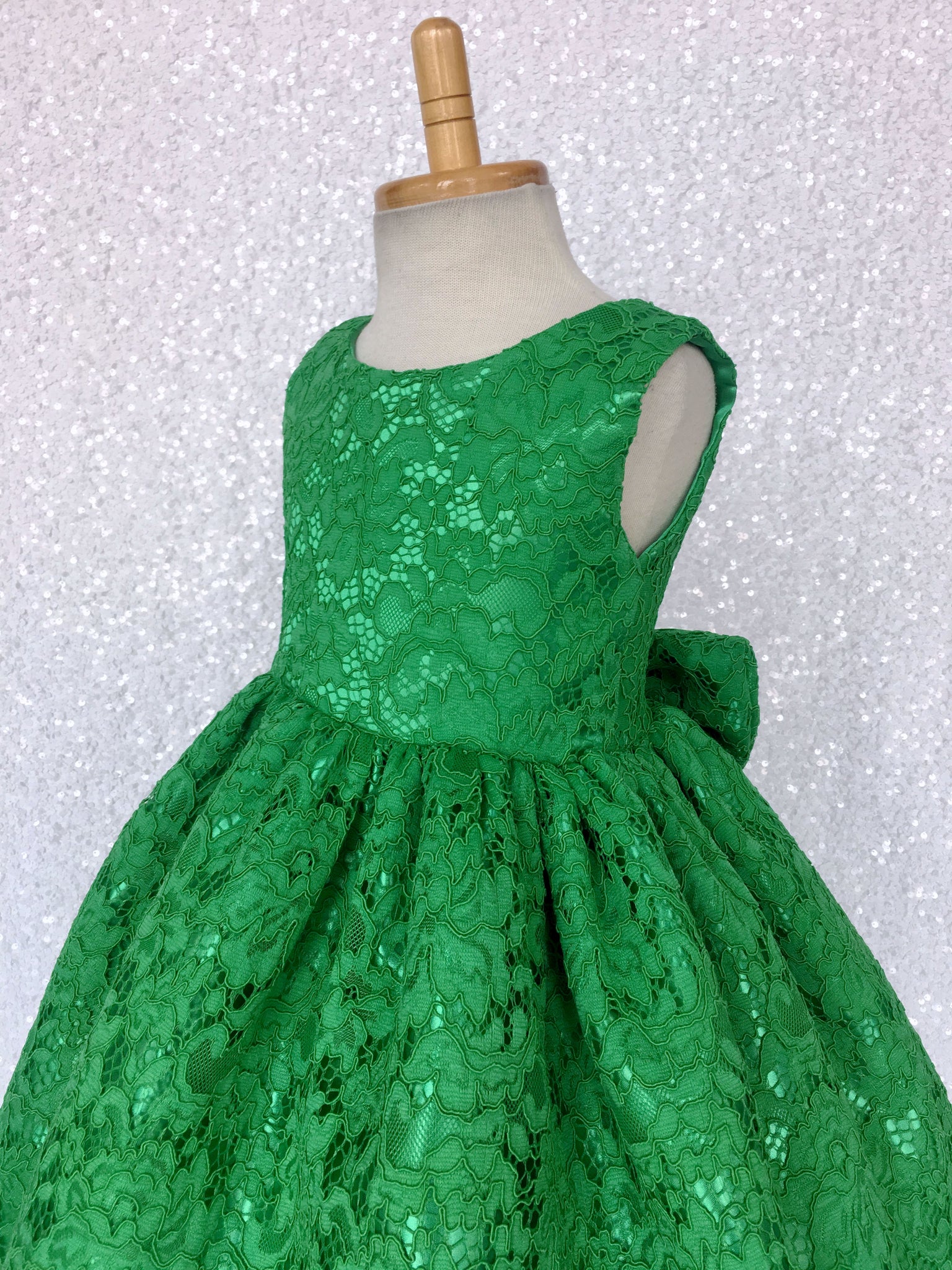 Sleeveless Kelly Green French Lace V-Back Dress Bow