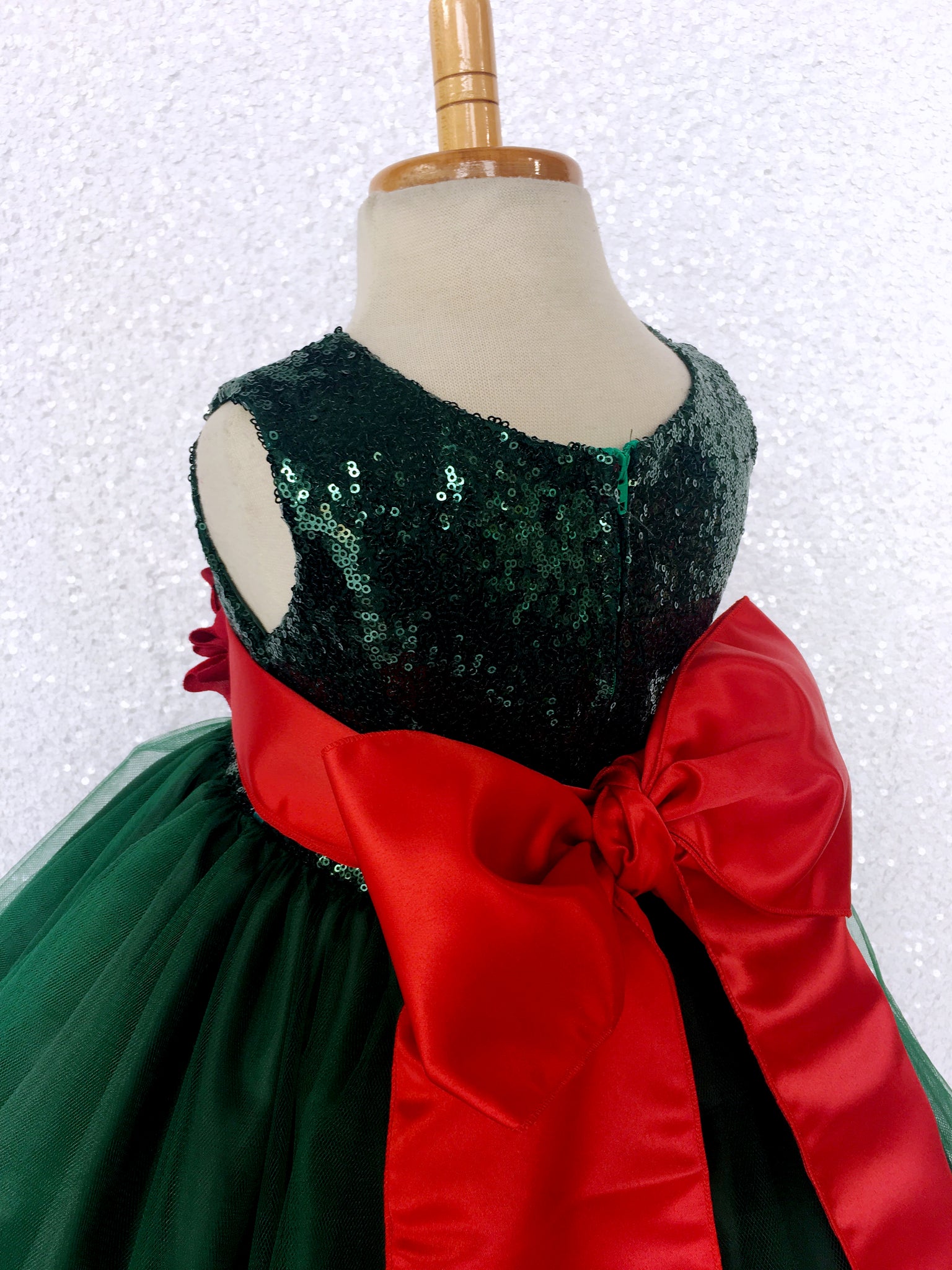 Sequence Sleeveless Hunter Green Gown Red Accessories