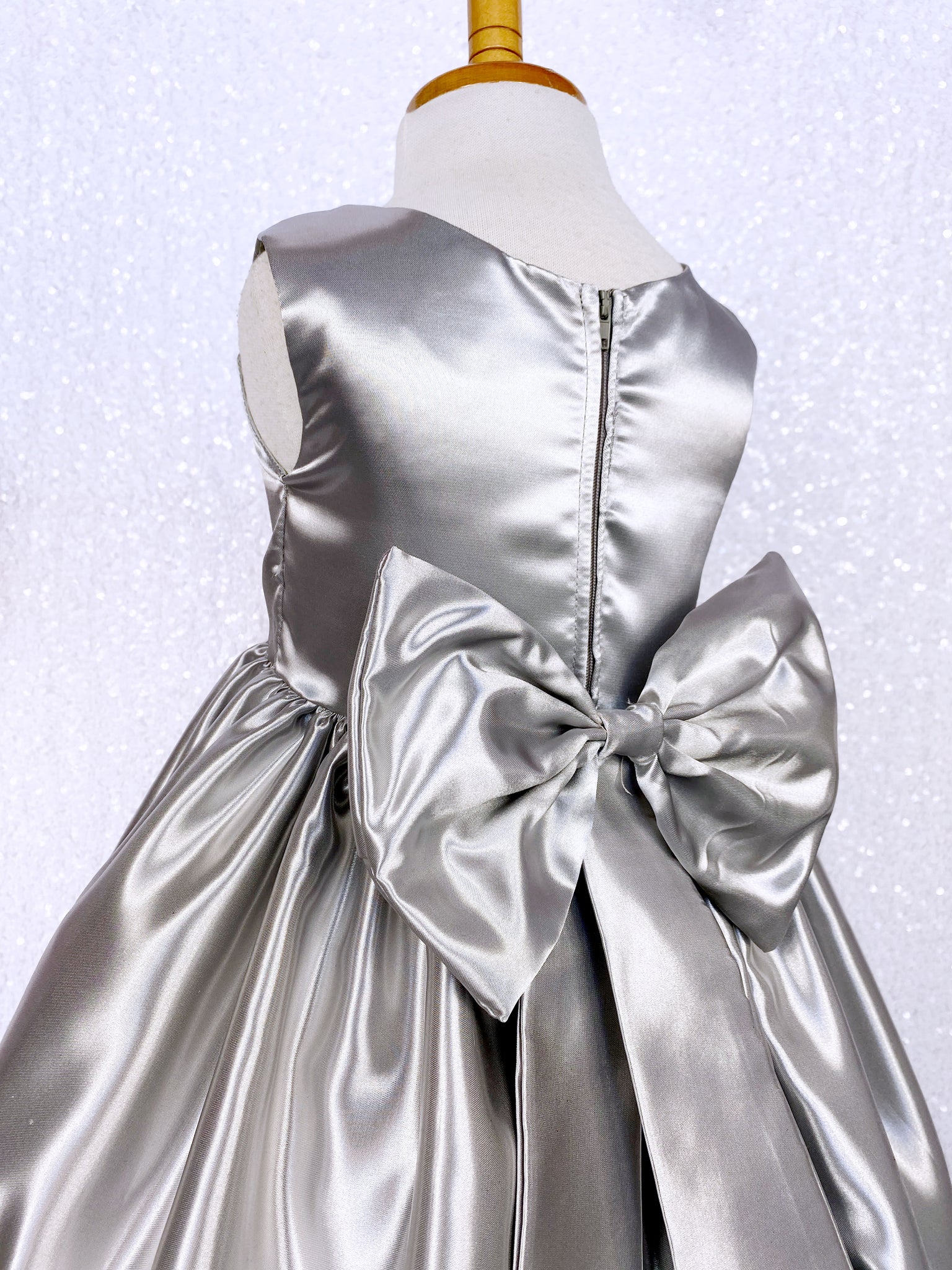 Sleeveless Formal Satin Silver Gown