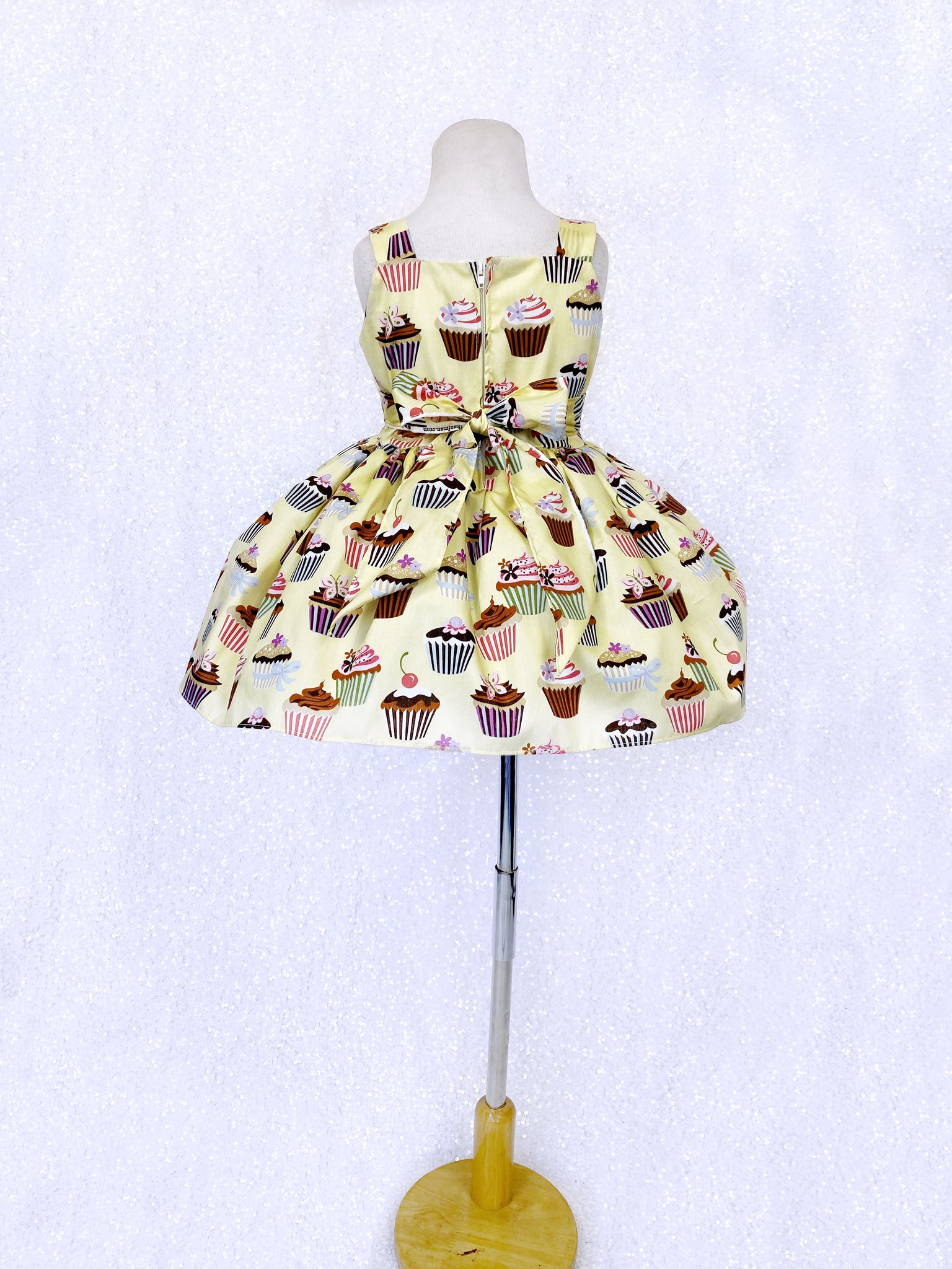 Cupcake Patterned Knee Length Sleeveless Dress