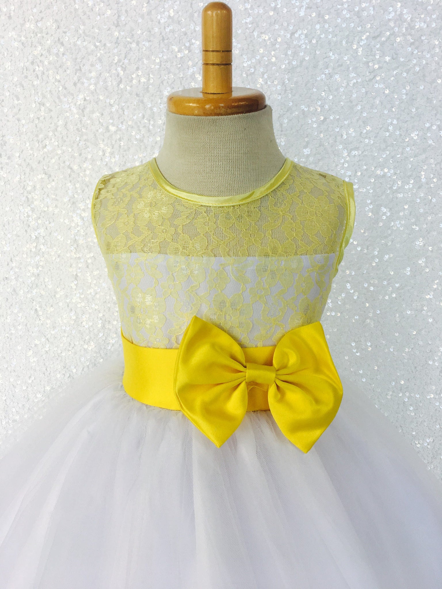 Sleeveless Yellow Lace Satin Bias 2 Layer White Skirt Keyhole Dress