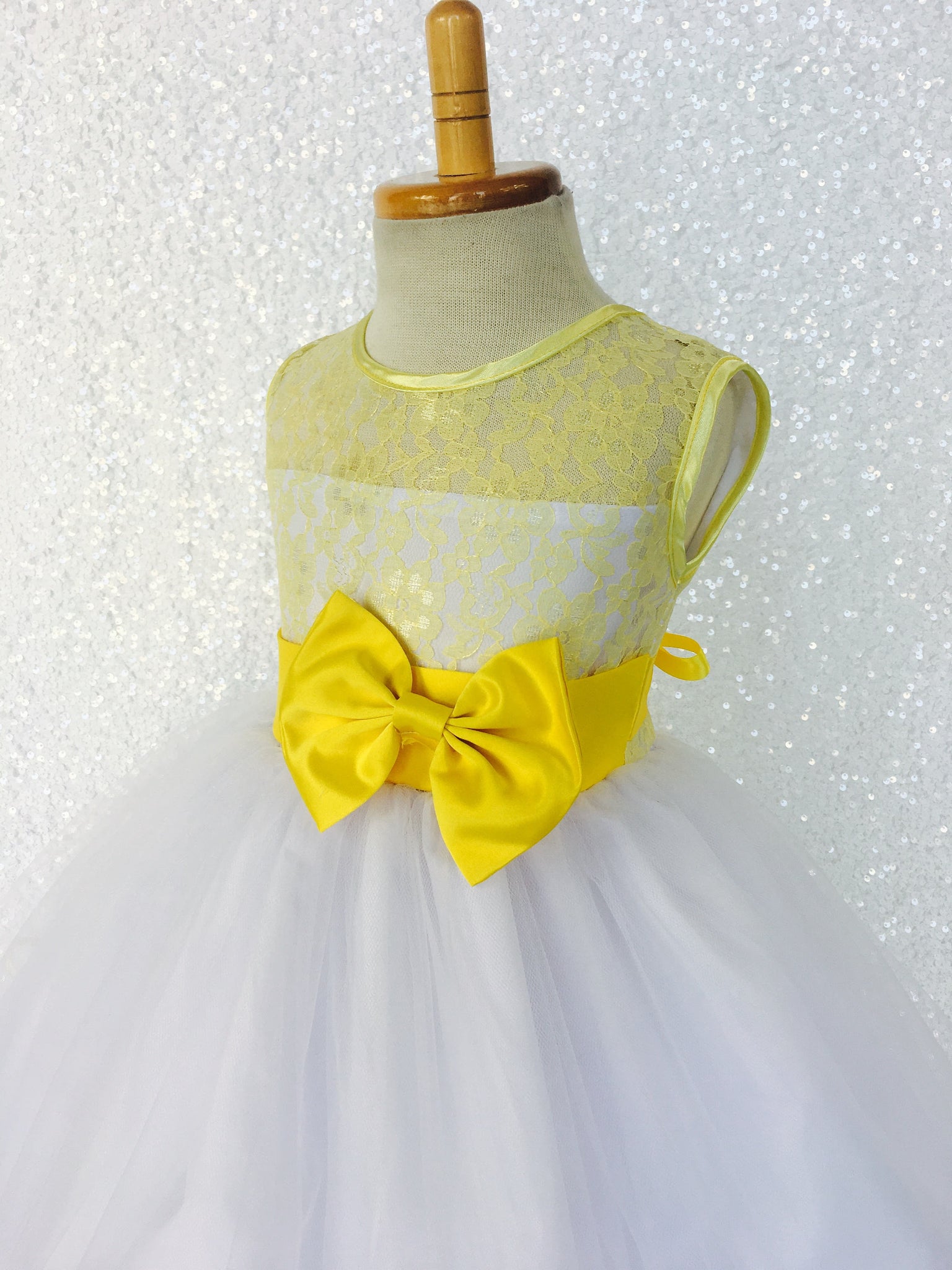 Sleeveless Yellow Lace Satin Bias 2 Layer White Skirt Keyhole Dress