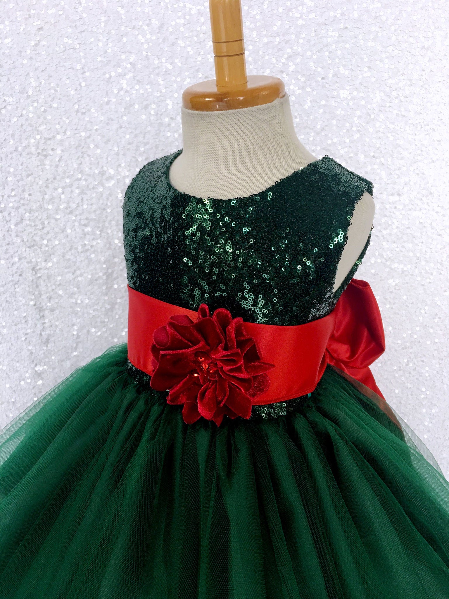 Sequence Sleeveless Hunter Green Gown Red Accessories