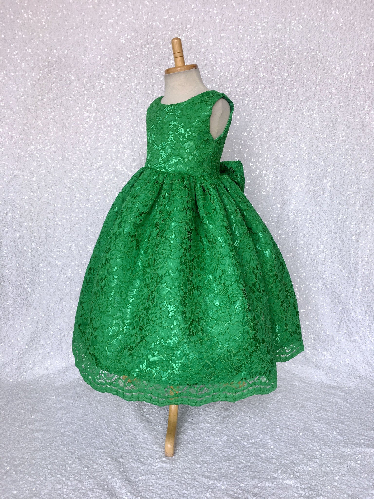 Sleeveless Kelly Green French Lace V-Back Dress Bow