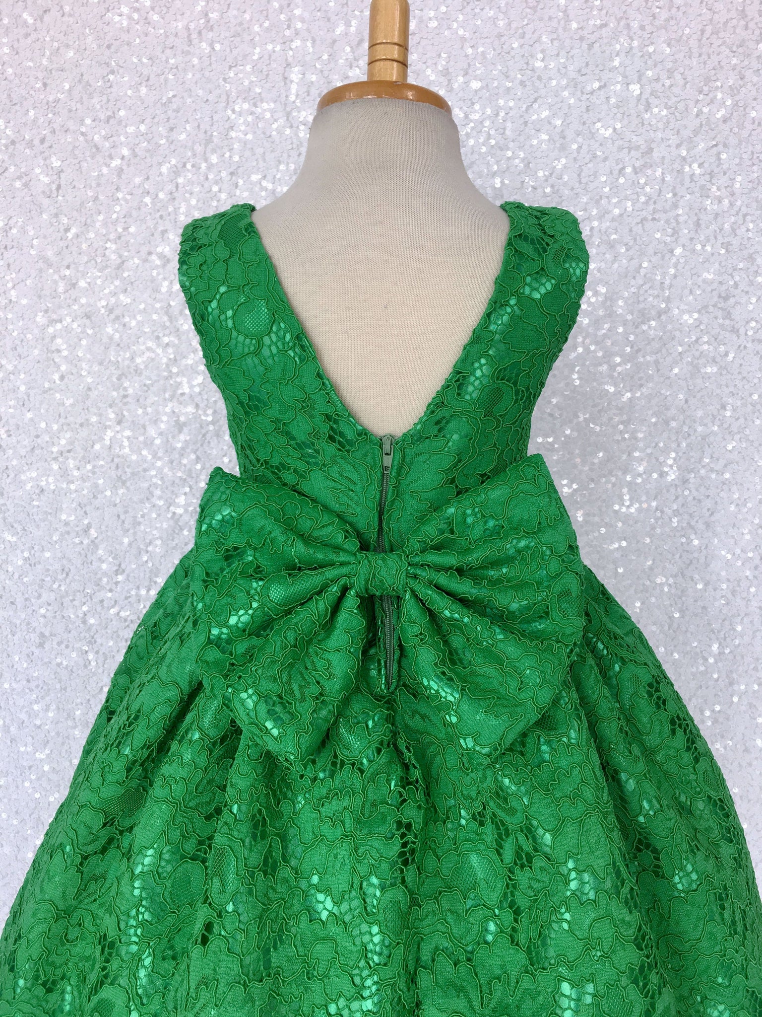 Sleeveless Kelly Green French Lace V-Back Dress Bow