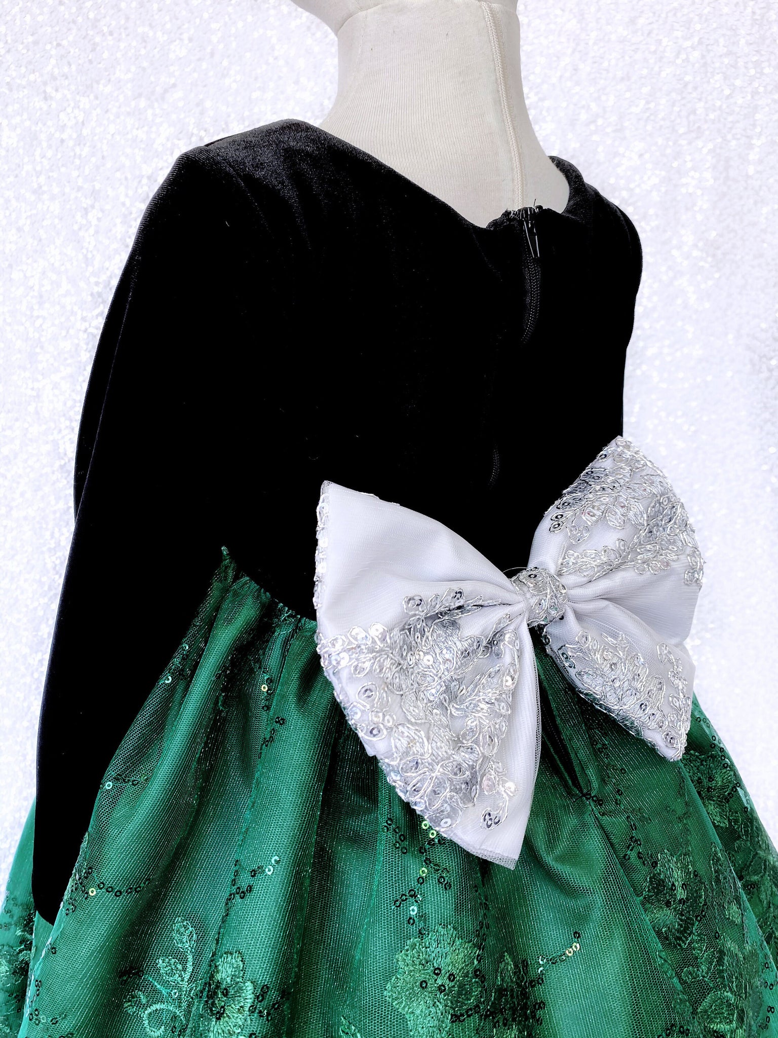 Chic Formal Hunter Green Embroidery Silver Bow Velvet Black Long Sleeve Gown