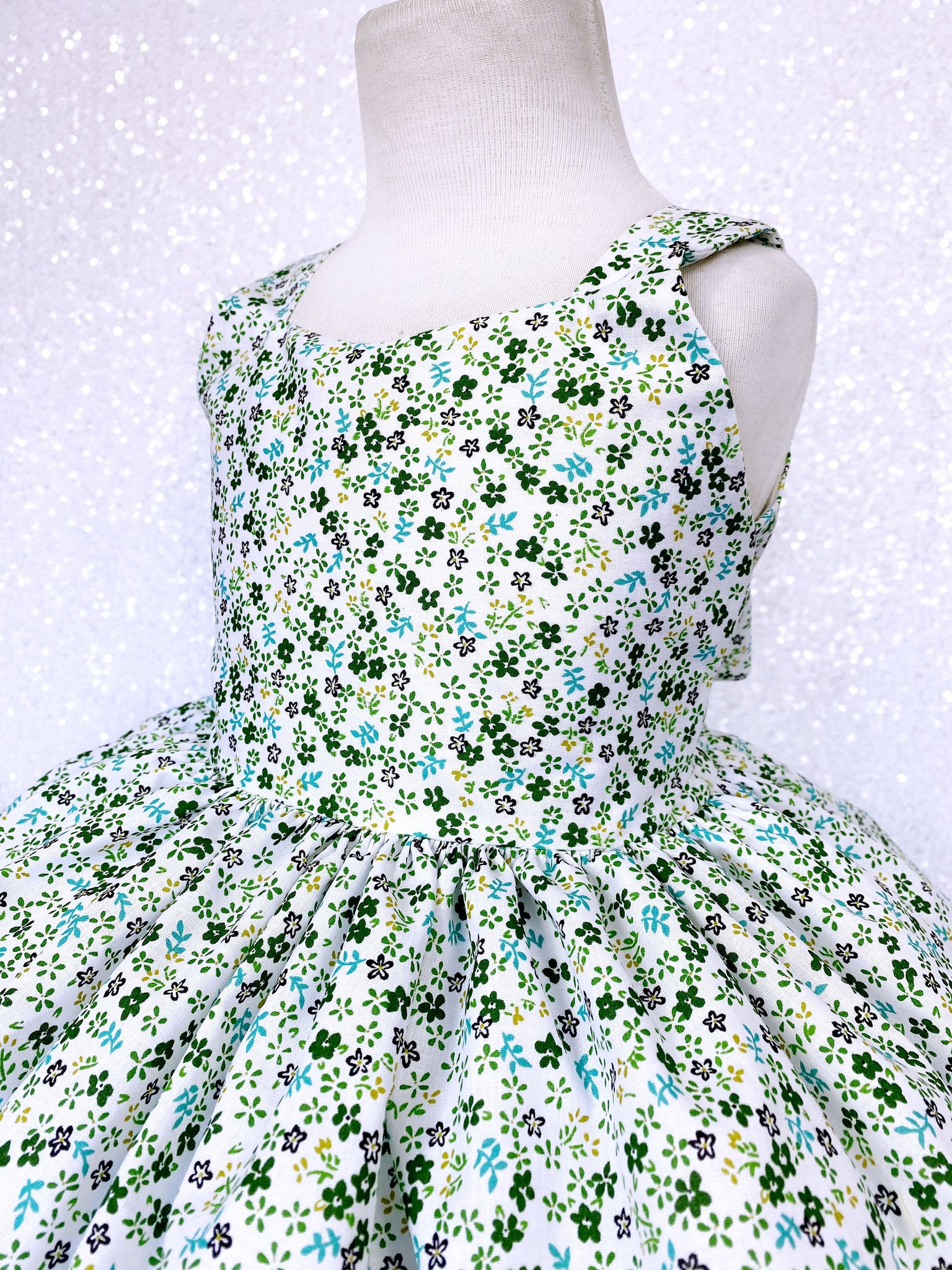 Floral White Green Flower Patterned Sleeveless Knee Length Dress